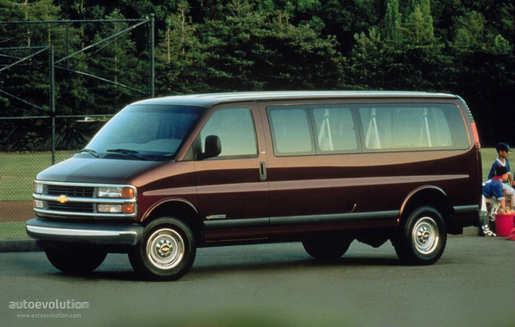 Chevrolet Express photo 2