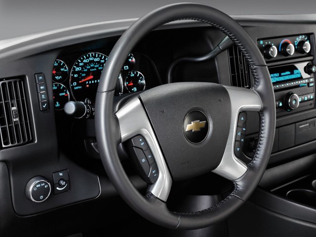 Chevrolet Express photo 21