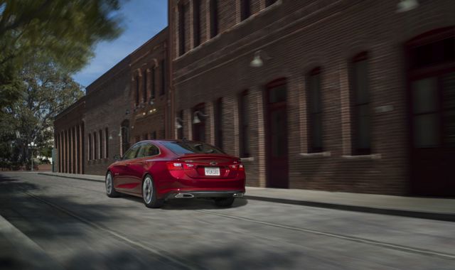 Chevrolet Malibu foto 2