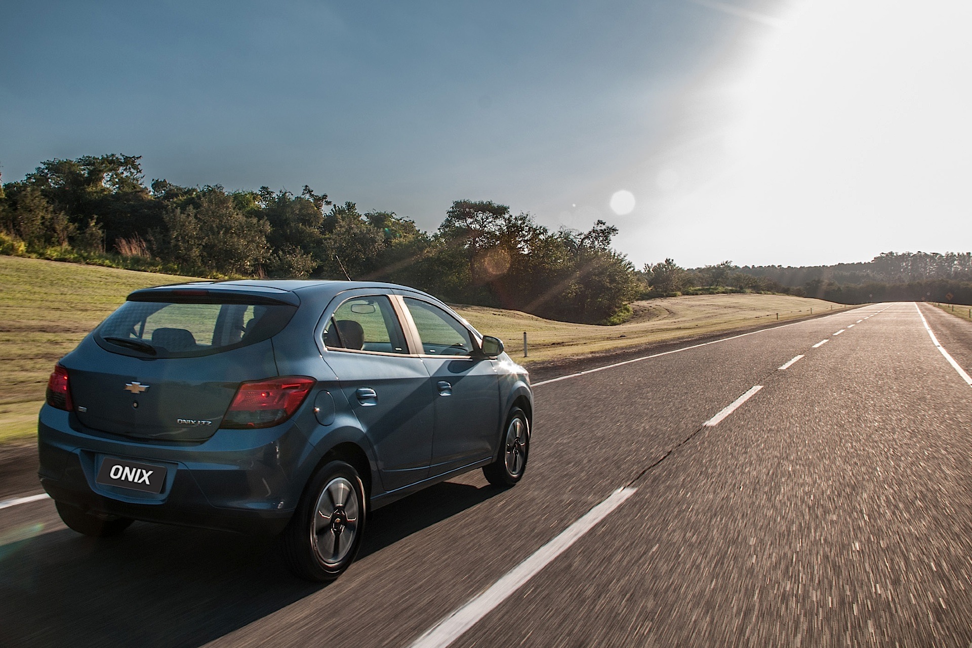 Chevrolet Onix photo 8