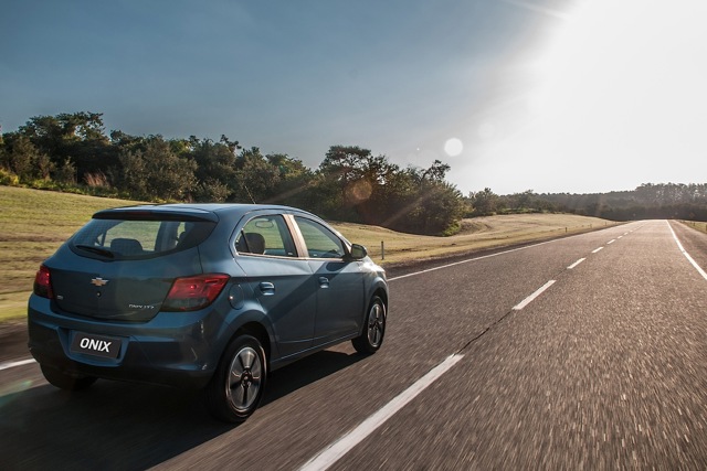Chevrolet Onix photo 8