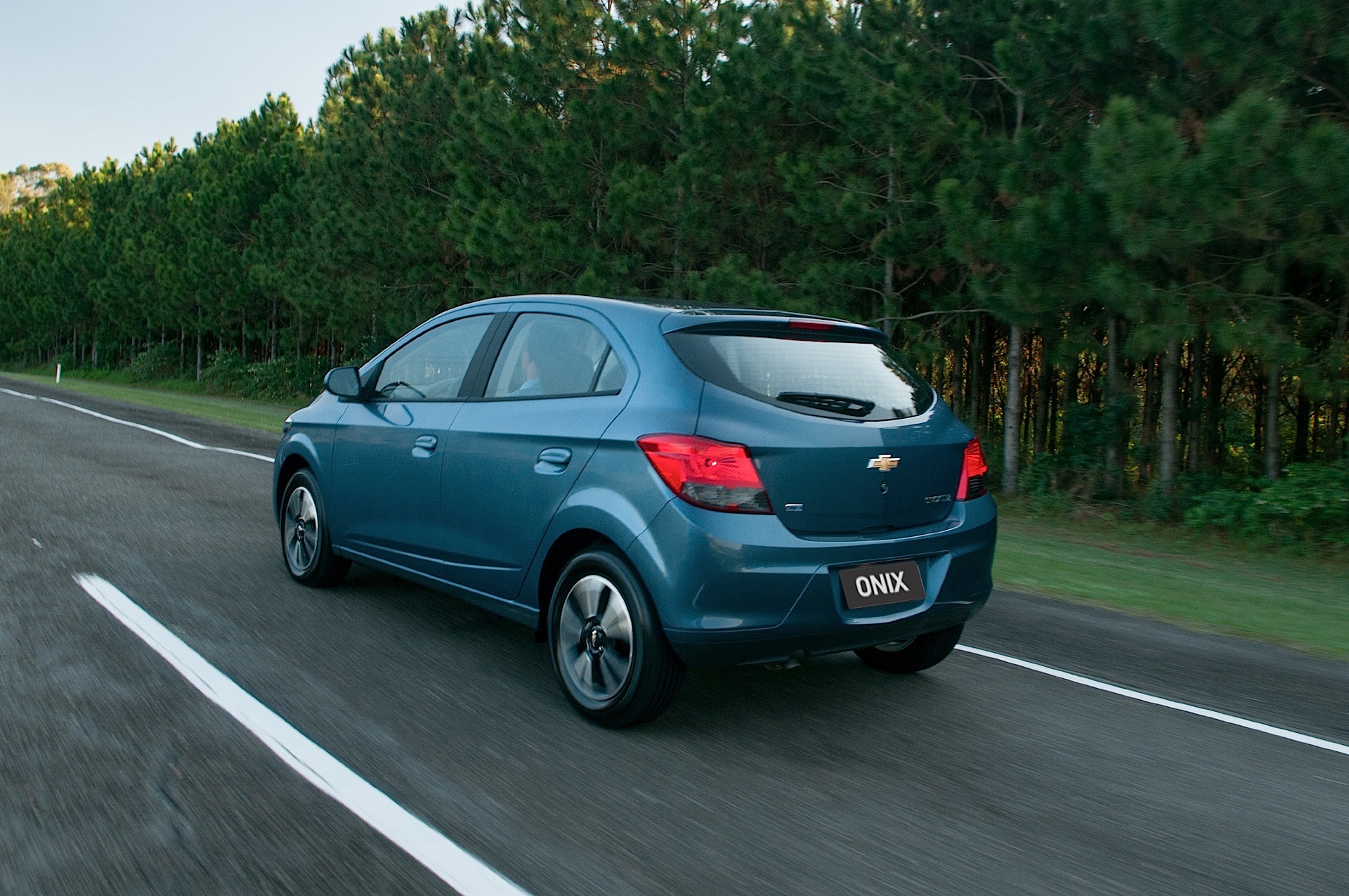 Chevrolet Onix photo 10