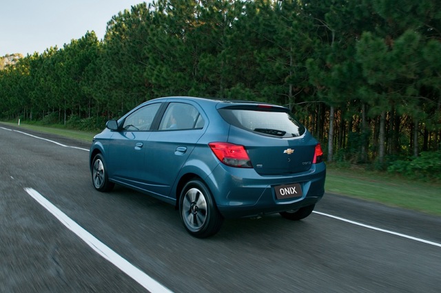 Chevrolet Onix photo 10