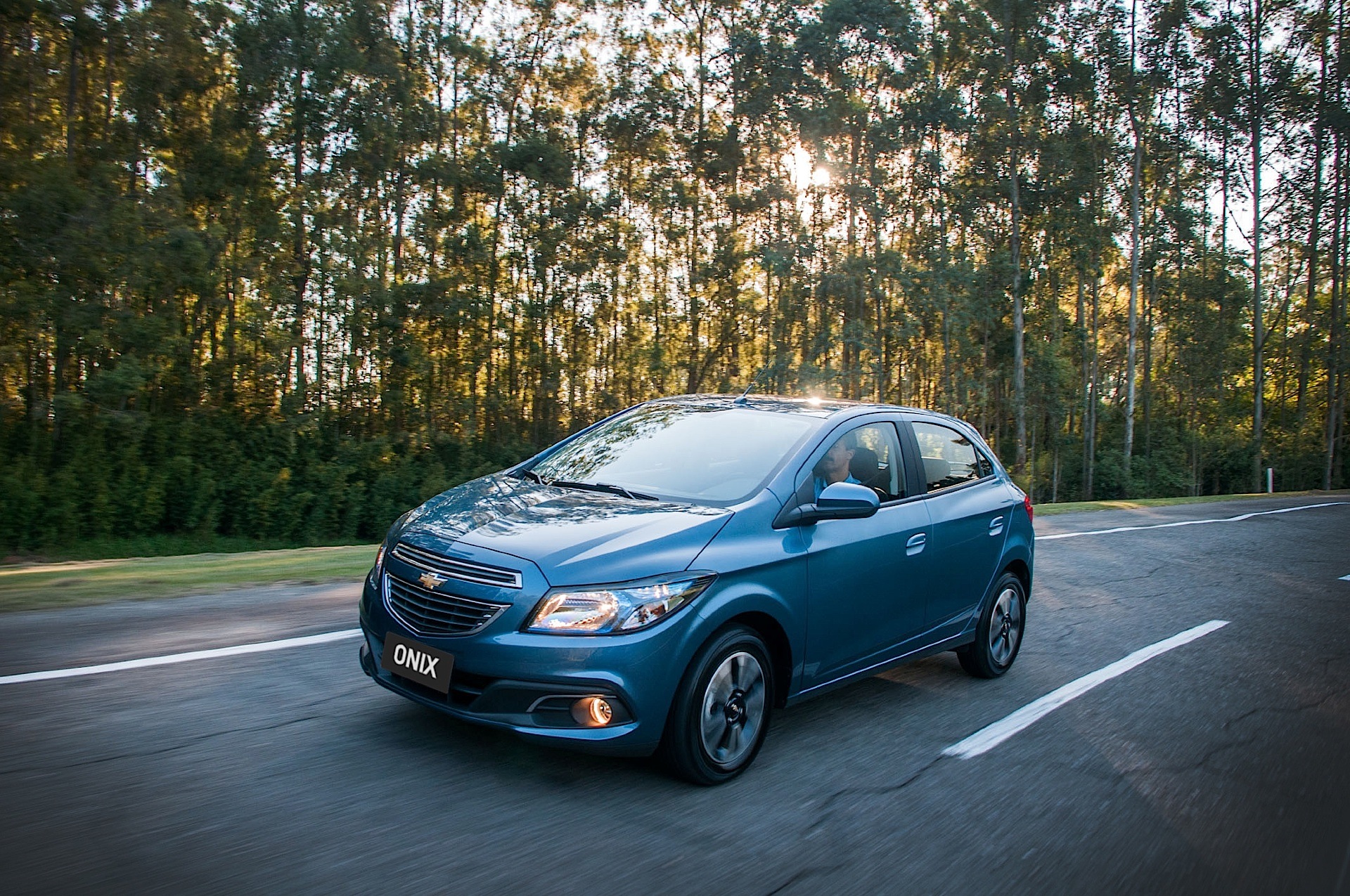 Chevrolet Onix photo 11