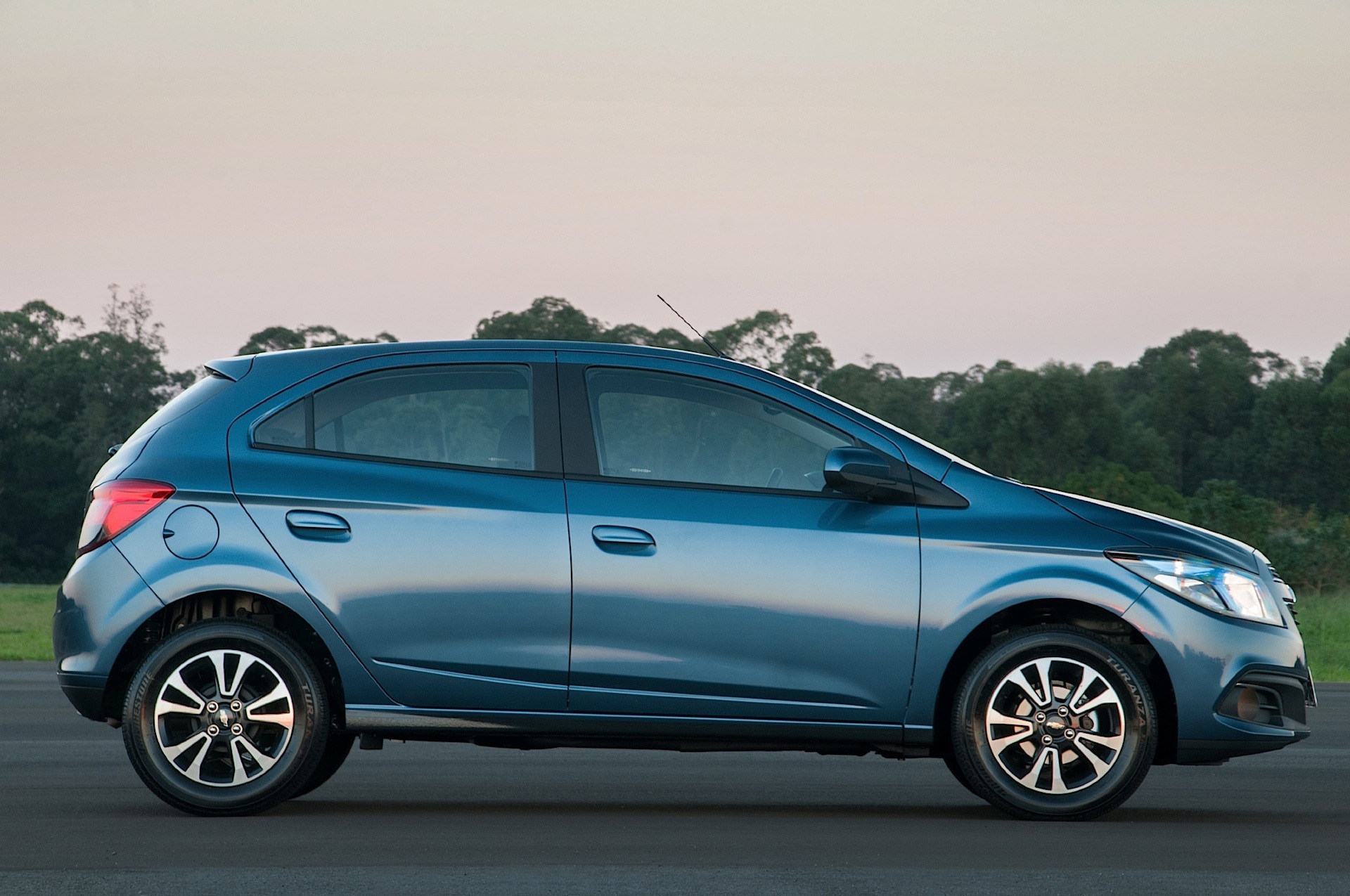 Chevrolet Onix photo 15