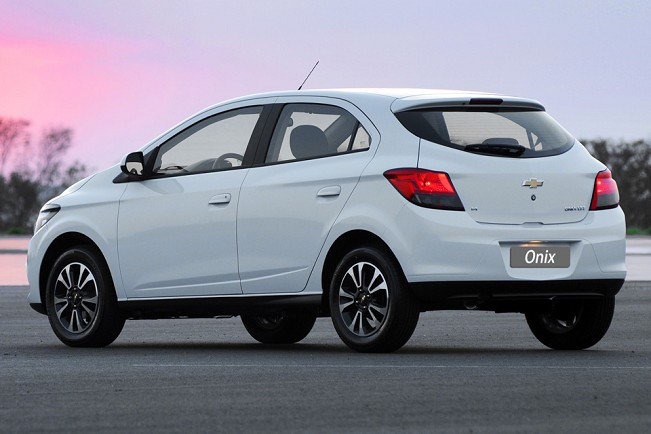 Chevrolet Onix photo 2