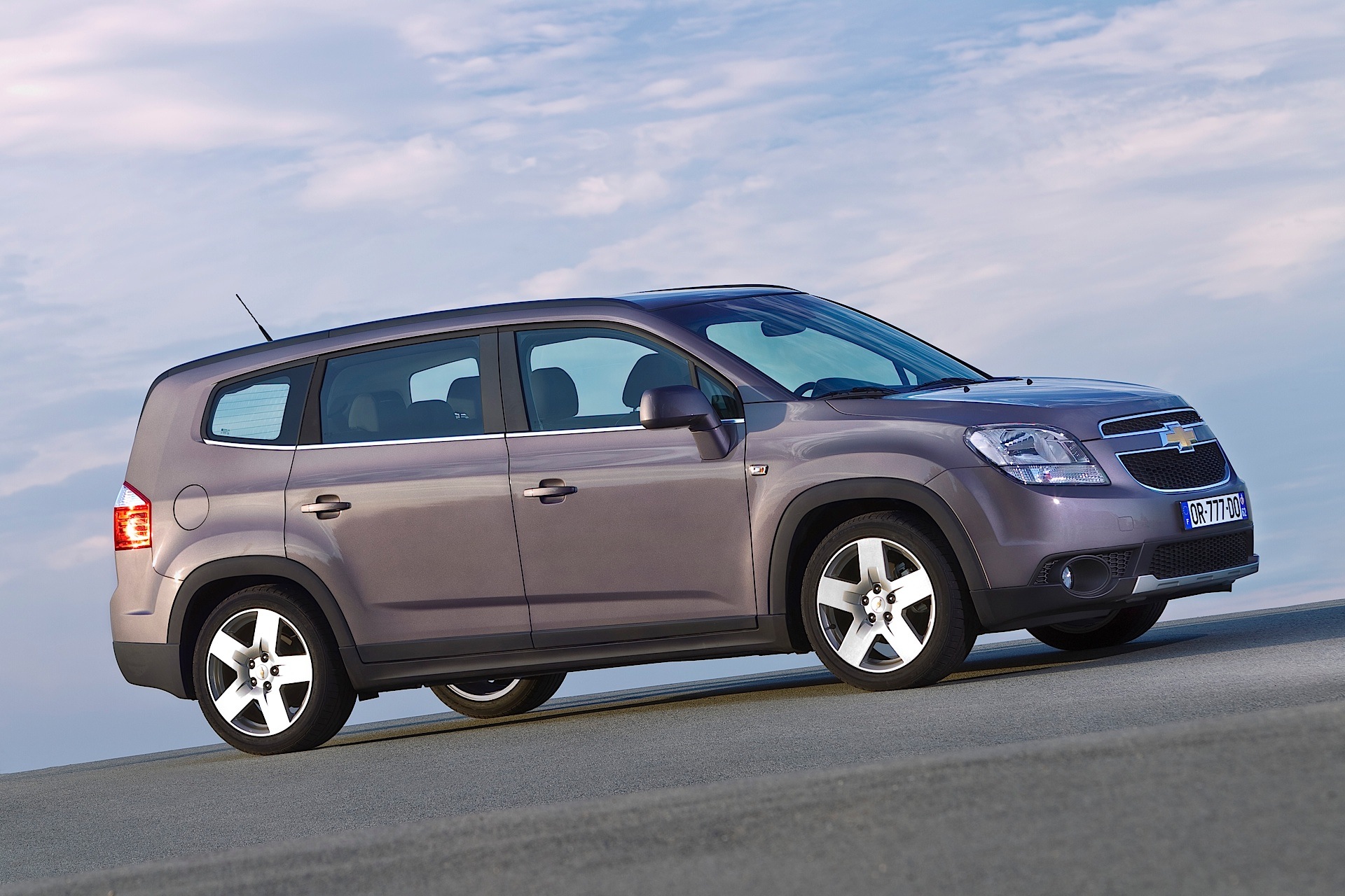 Chevrolet Orlando photo 2