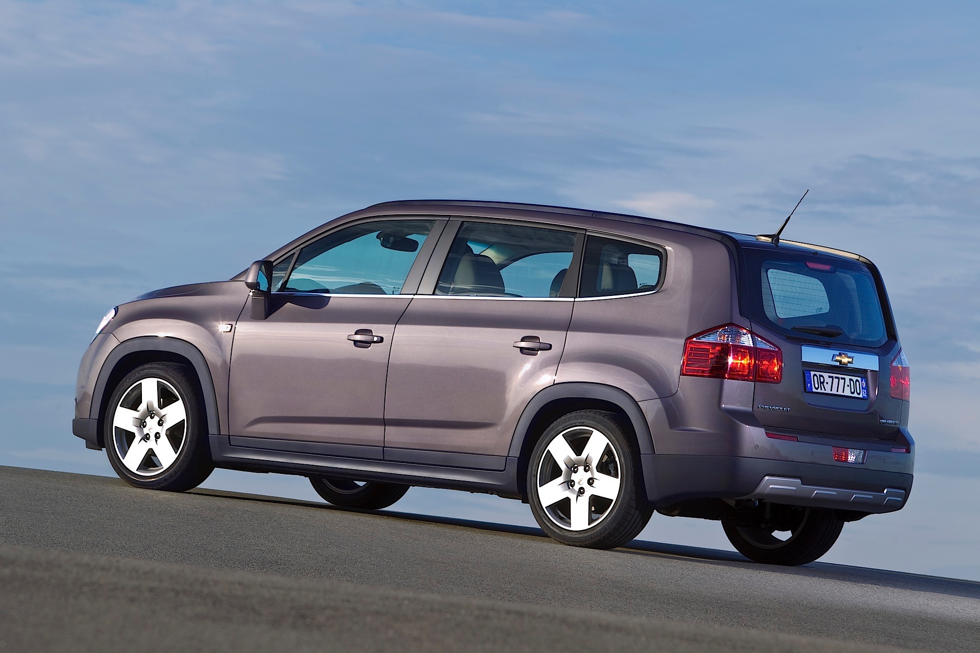 Chevrolet Orlando photo 3