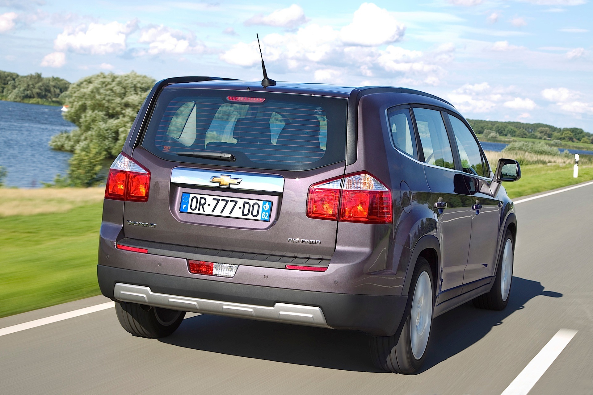 Chevrolet Orlando photo 17