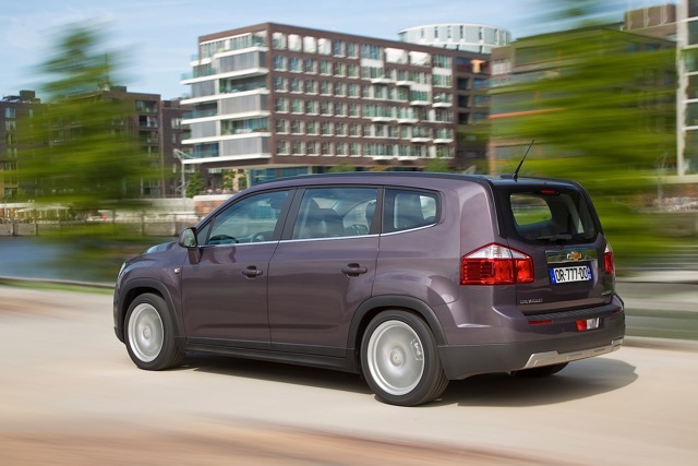 Chevrolet Orlando photo 23
