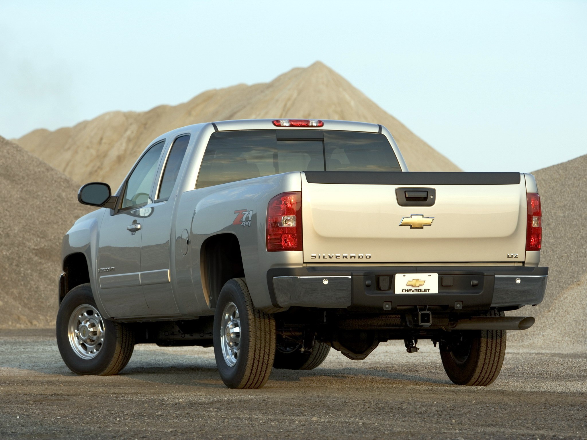 Chevrolet Silverado 2500Hd photo 16