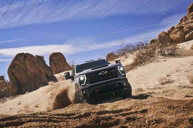 Chevrolet Silverado 2500Hd photo 12