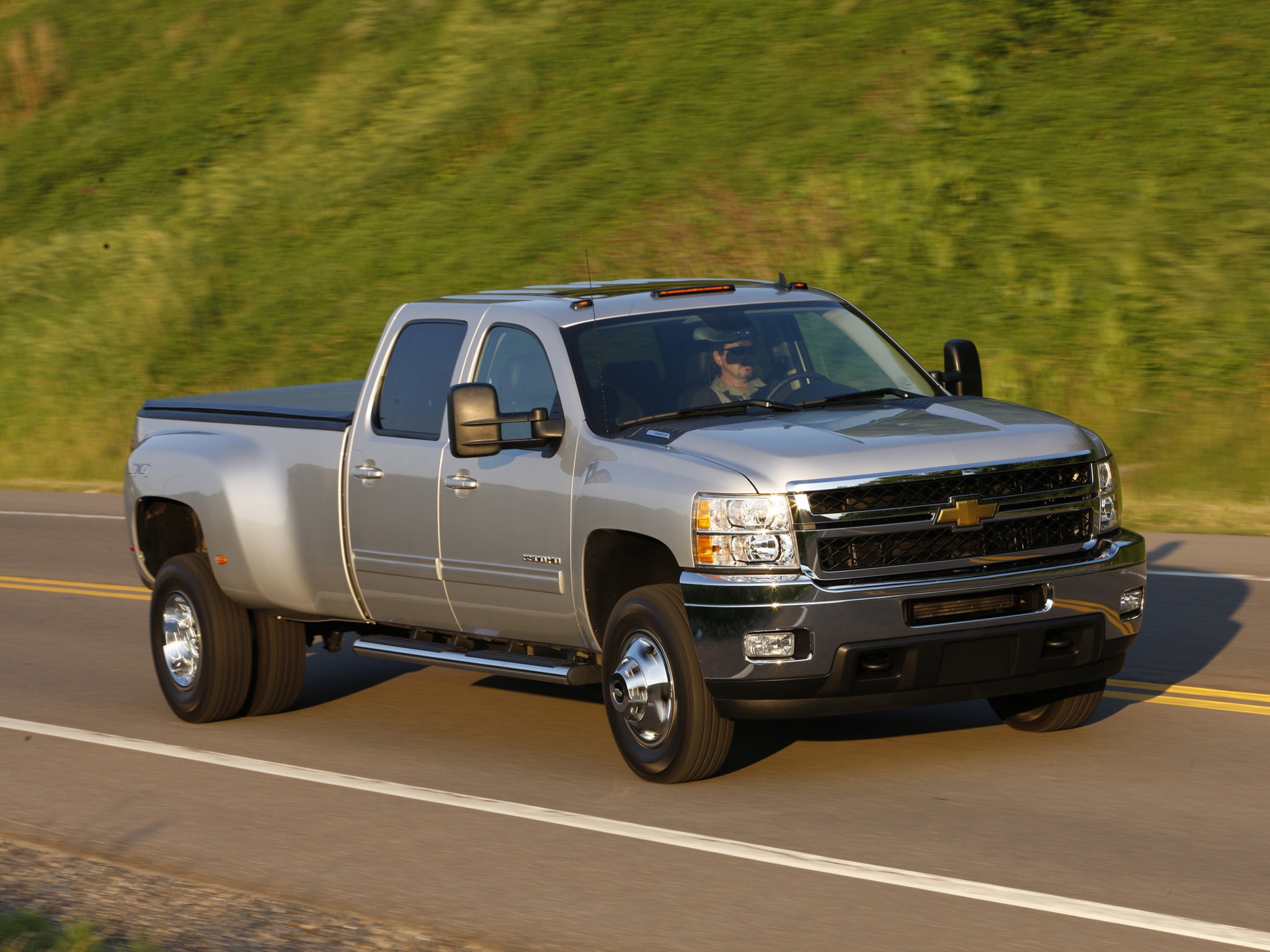 Chevrolet Silverado 3500Hd photo 17