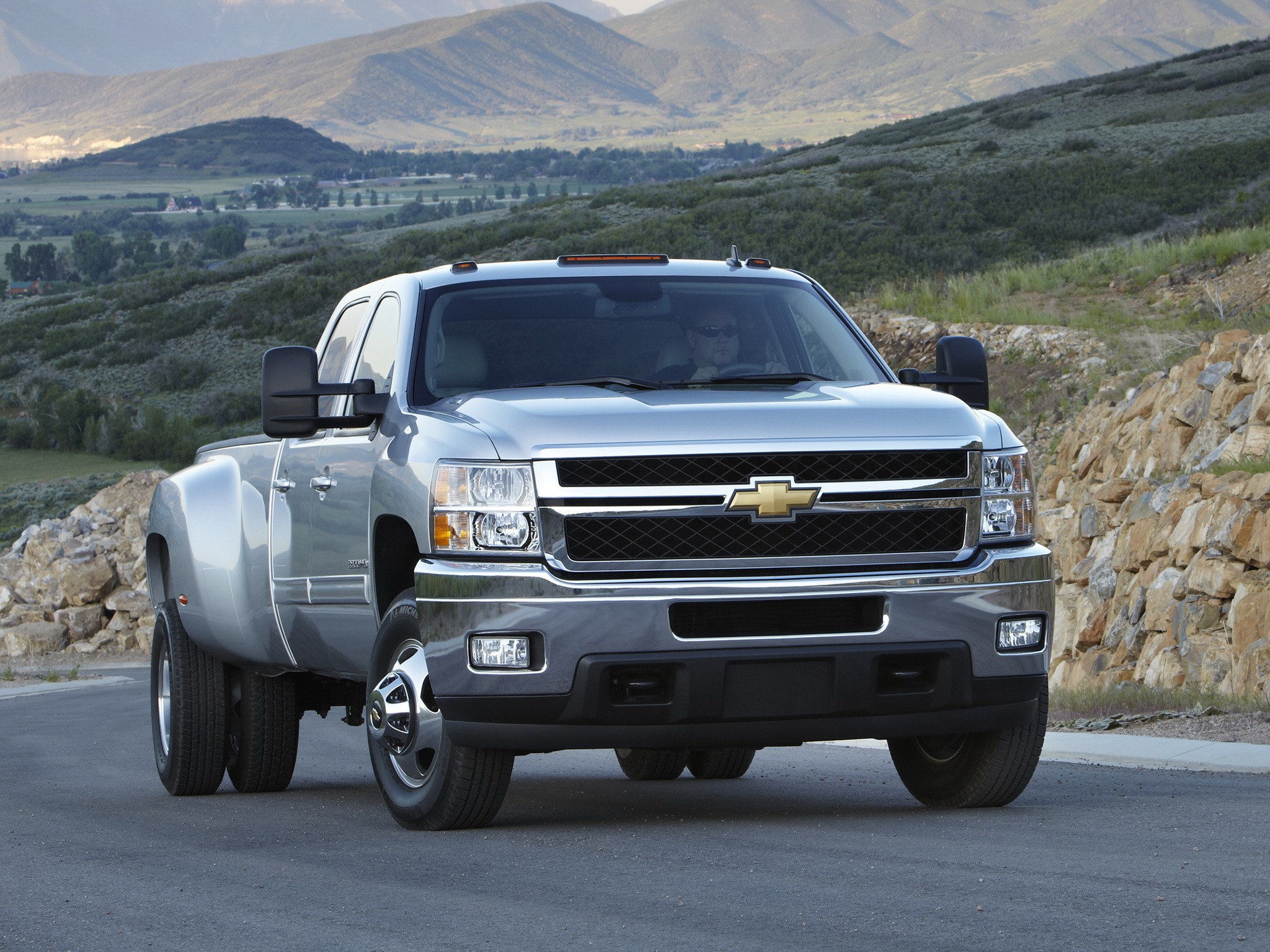 Chevrolet Silverado 3500Hd photo 32