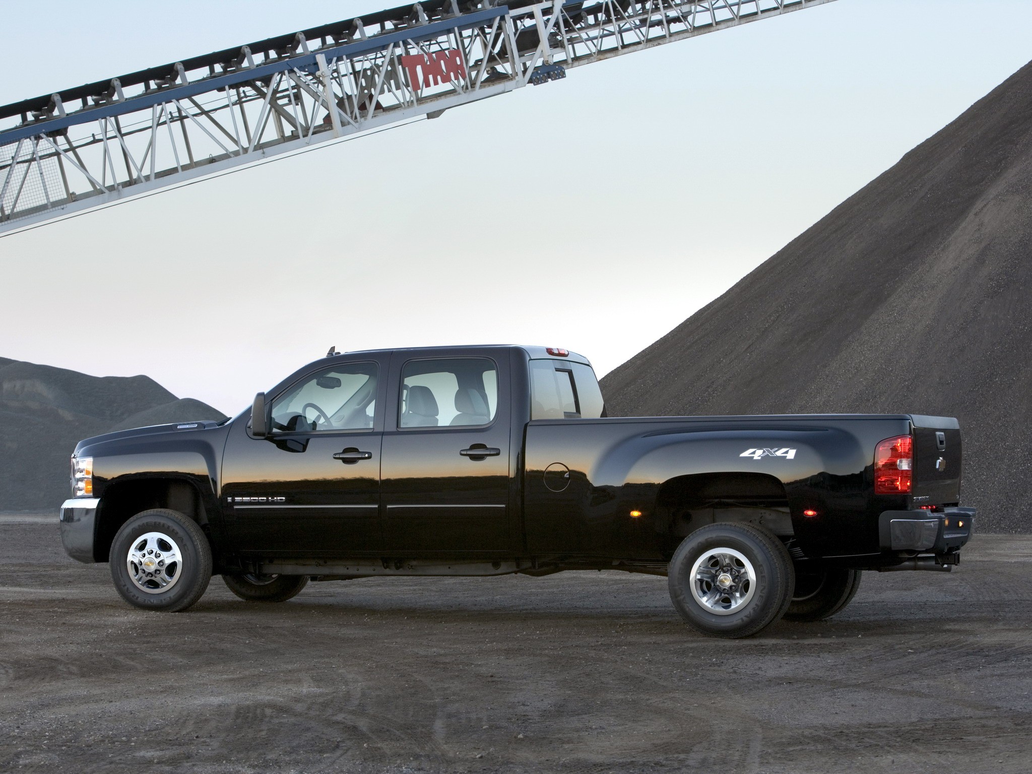 Chevrolet Silverado 3500Hd photo 45