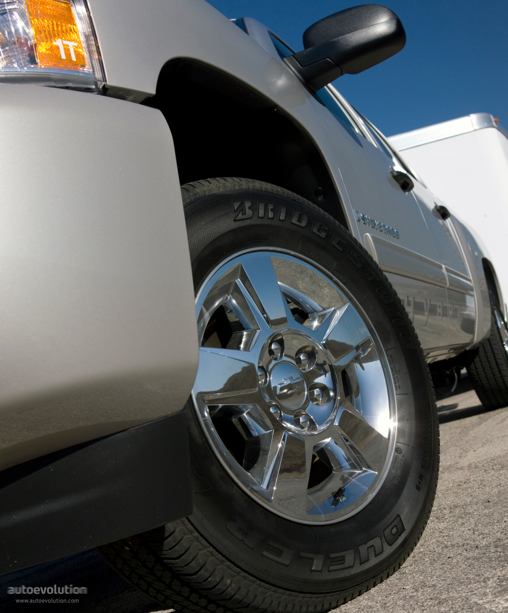 Chevrolet Silverado Hybrid photo 11