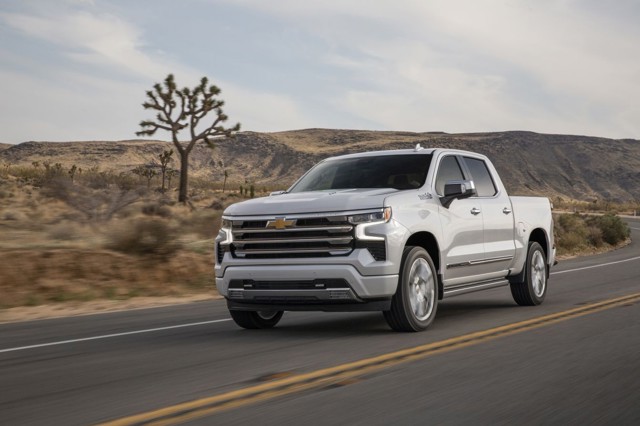 Chevrolet Silverado photo 3