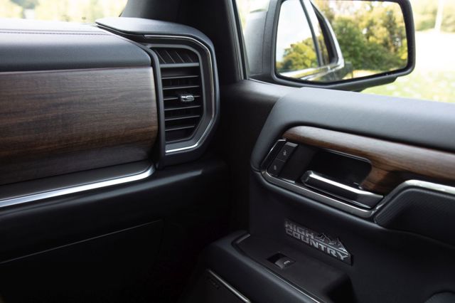 Chevrolet Silverado photo 18