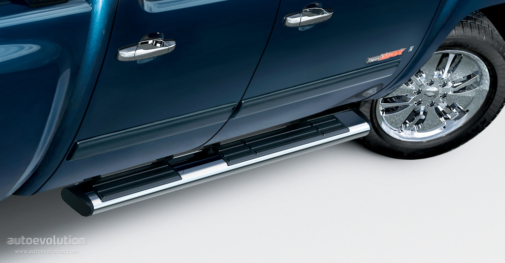 Chevrolet Silverado photo 2