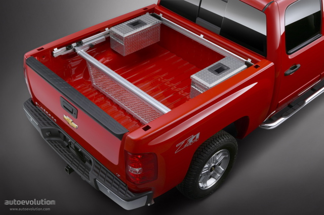 Chevrolet Silverado photo 3