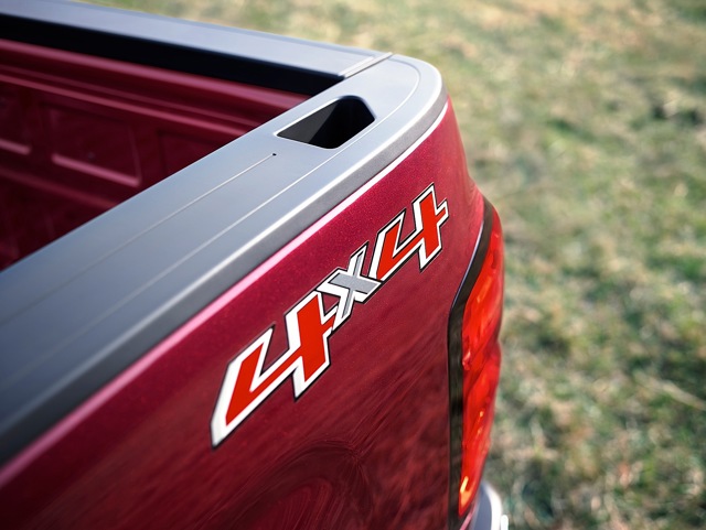Chevrolet Silverado photo 15
