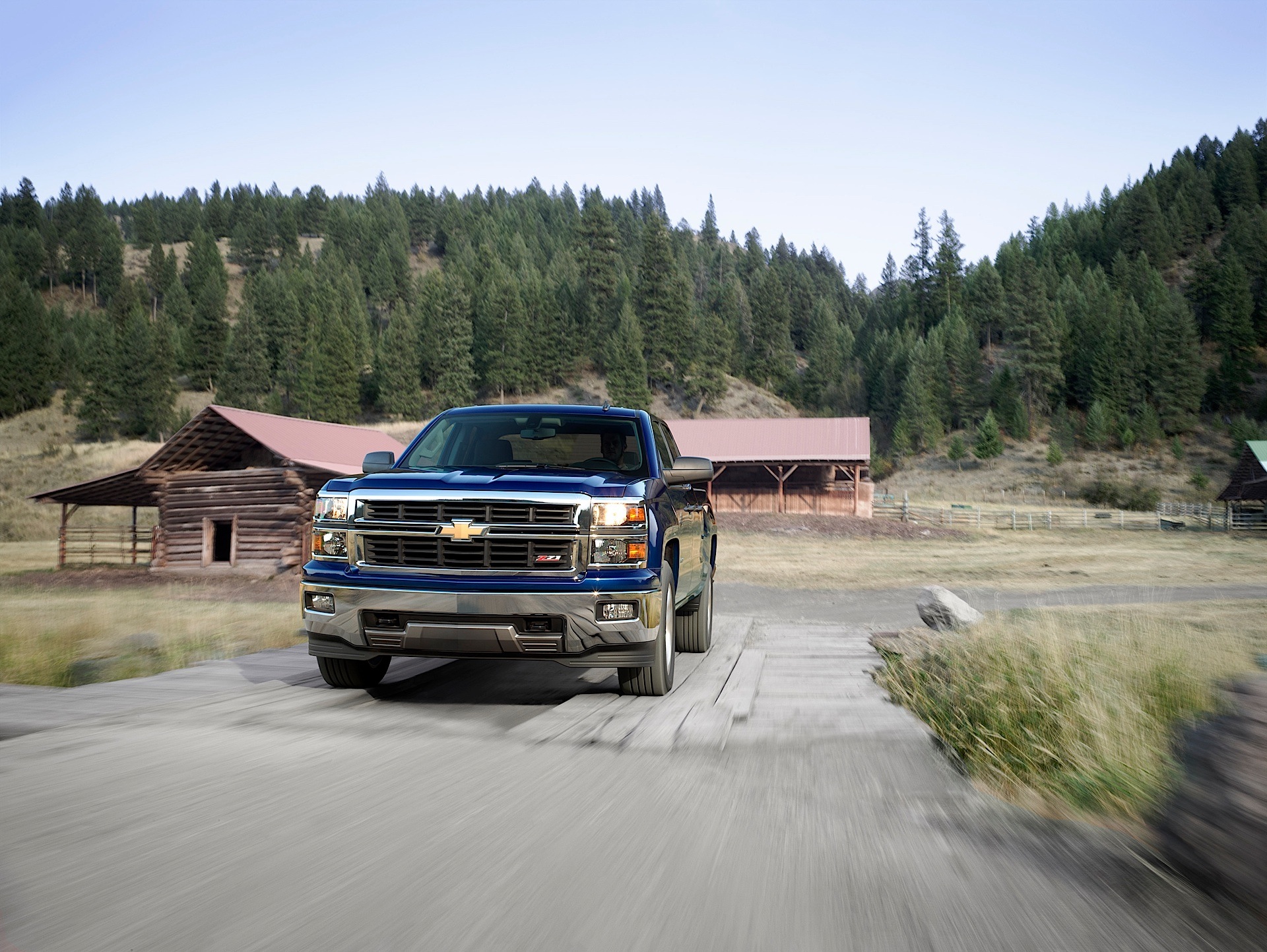Chevrolet Silverado photo 2