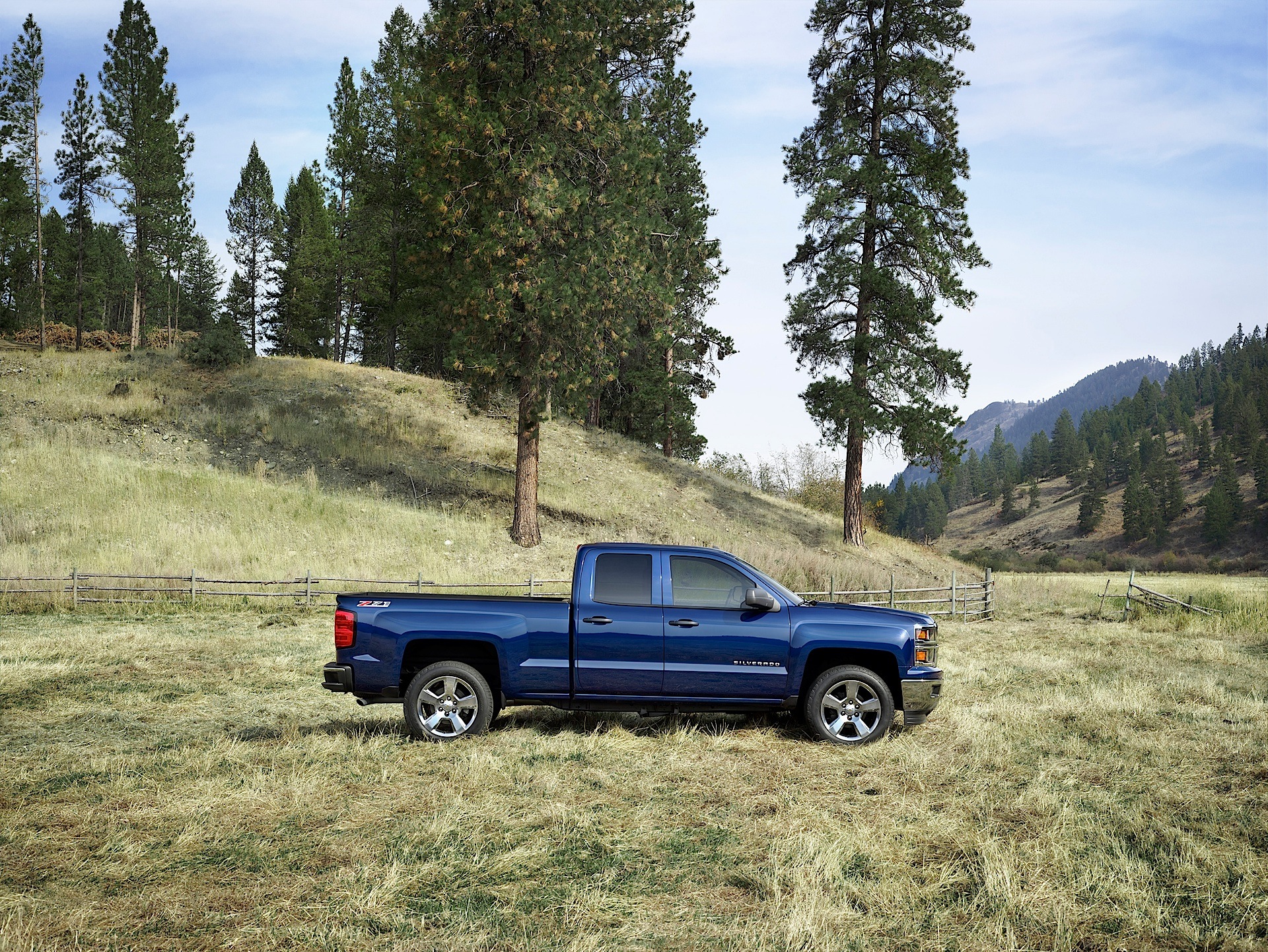 Chevrolet Silverado photo 3