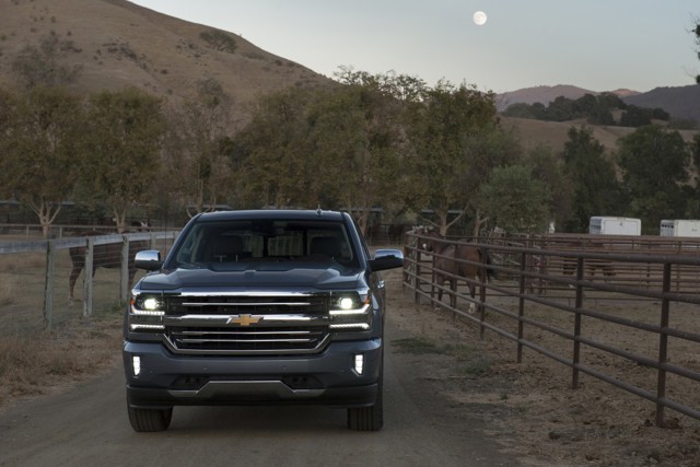 Chevrolet Silverado photo 29