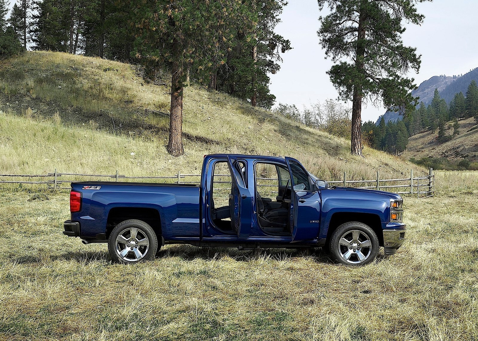 Chevrolet Silverado photo 3
