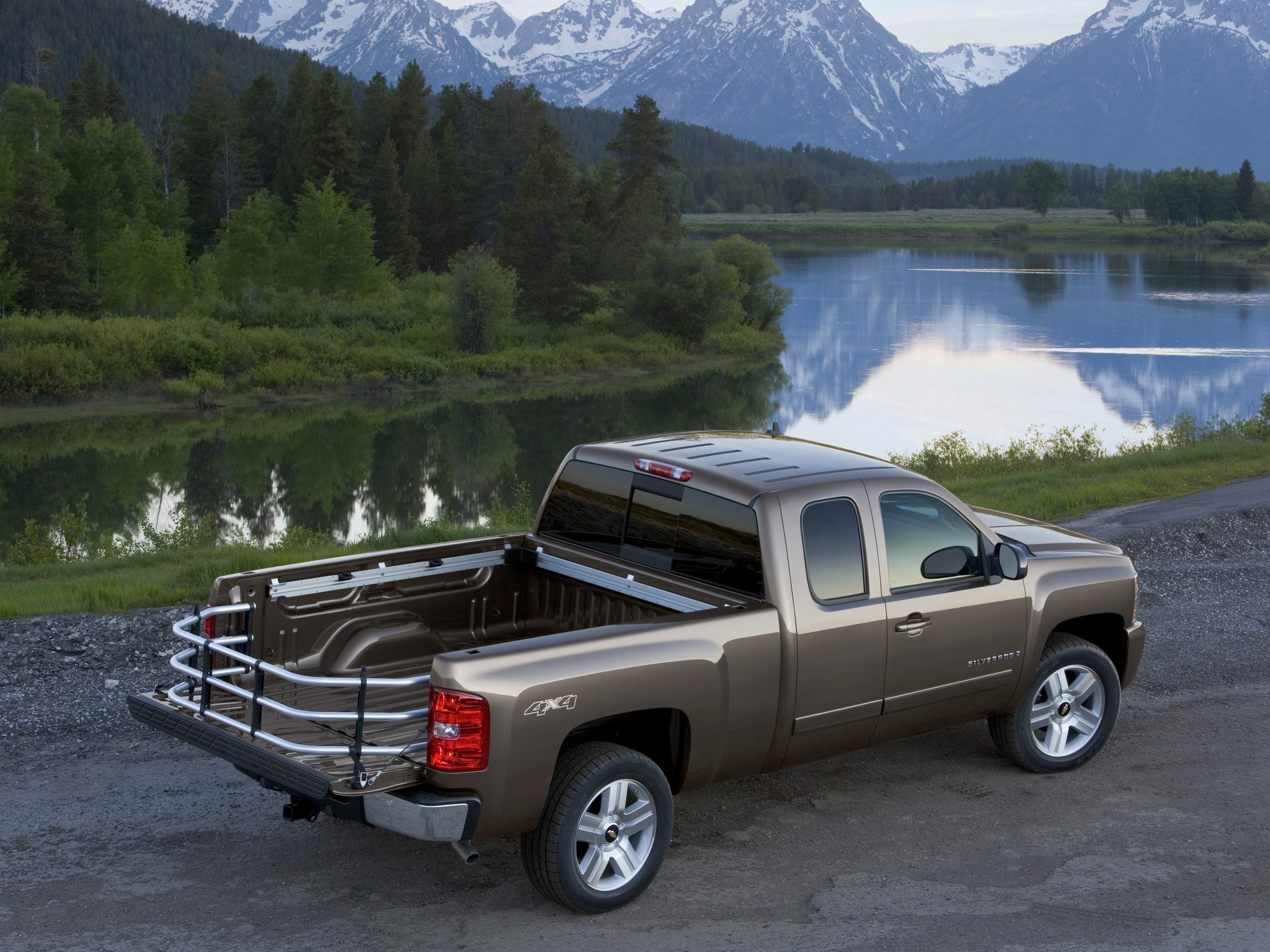 Chevrolet Silverado photo 14
