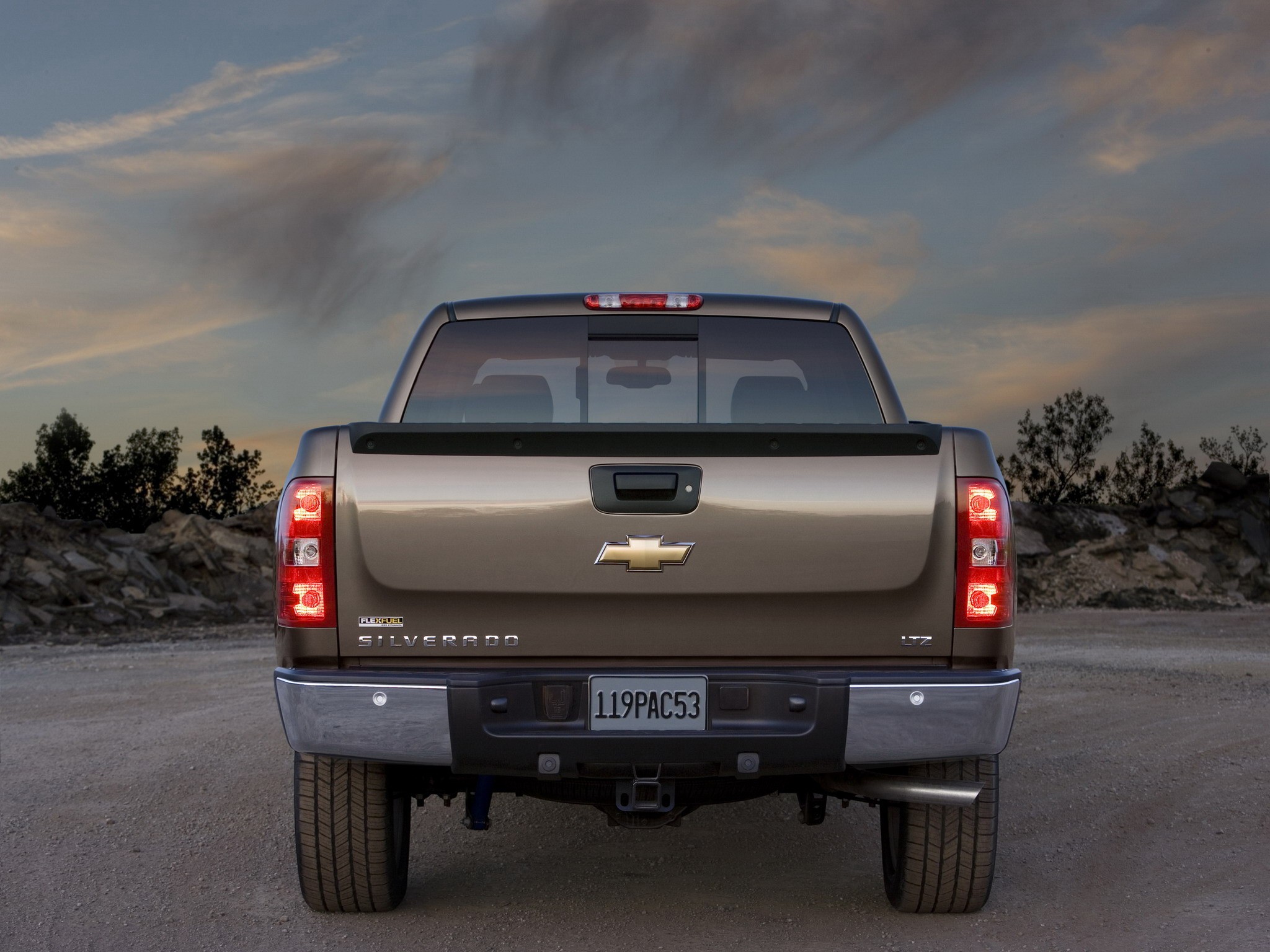 Chevrolet Silverado photo 18