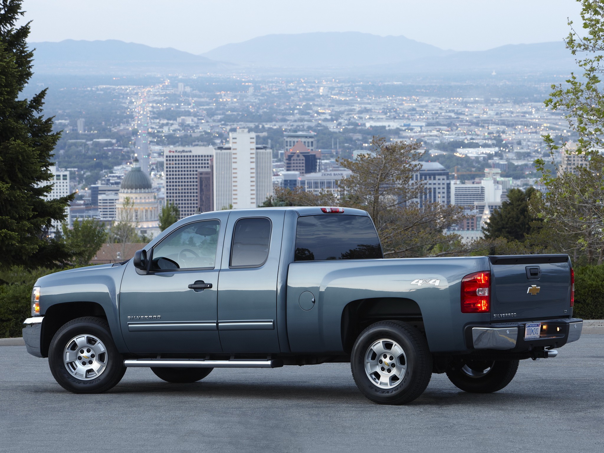 Chevrolet Silverado photo 23