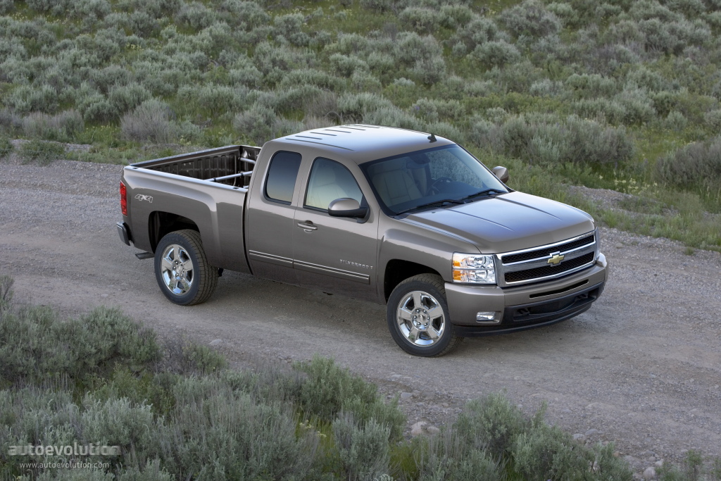 Chevrolet Silverado photo 2