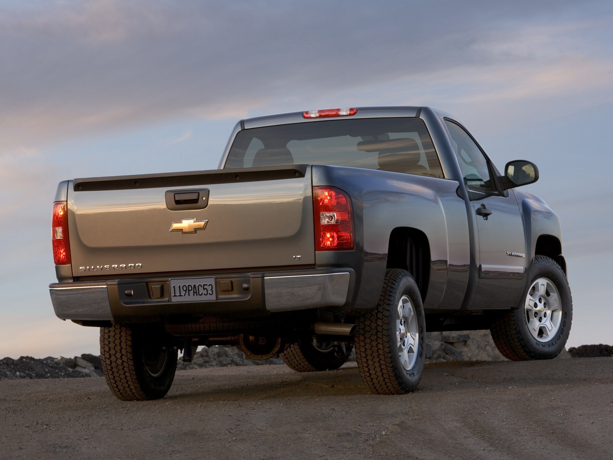 Chevrolet Silverado photo 18