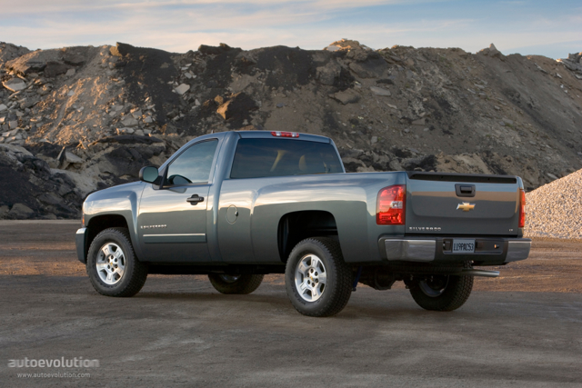 Chevrolet Silverado photo 3