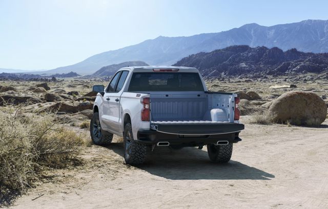 Chevrolet Silverado photo 9