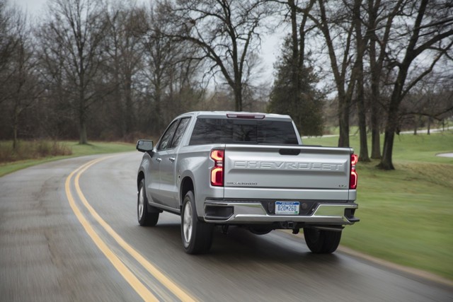 Chevrolet Silverado photo 17