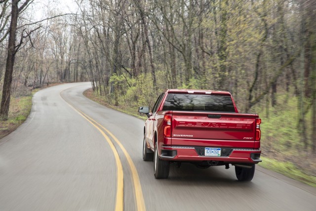 Chevrolet Silverado photo 22
