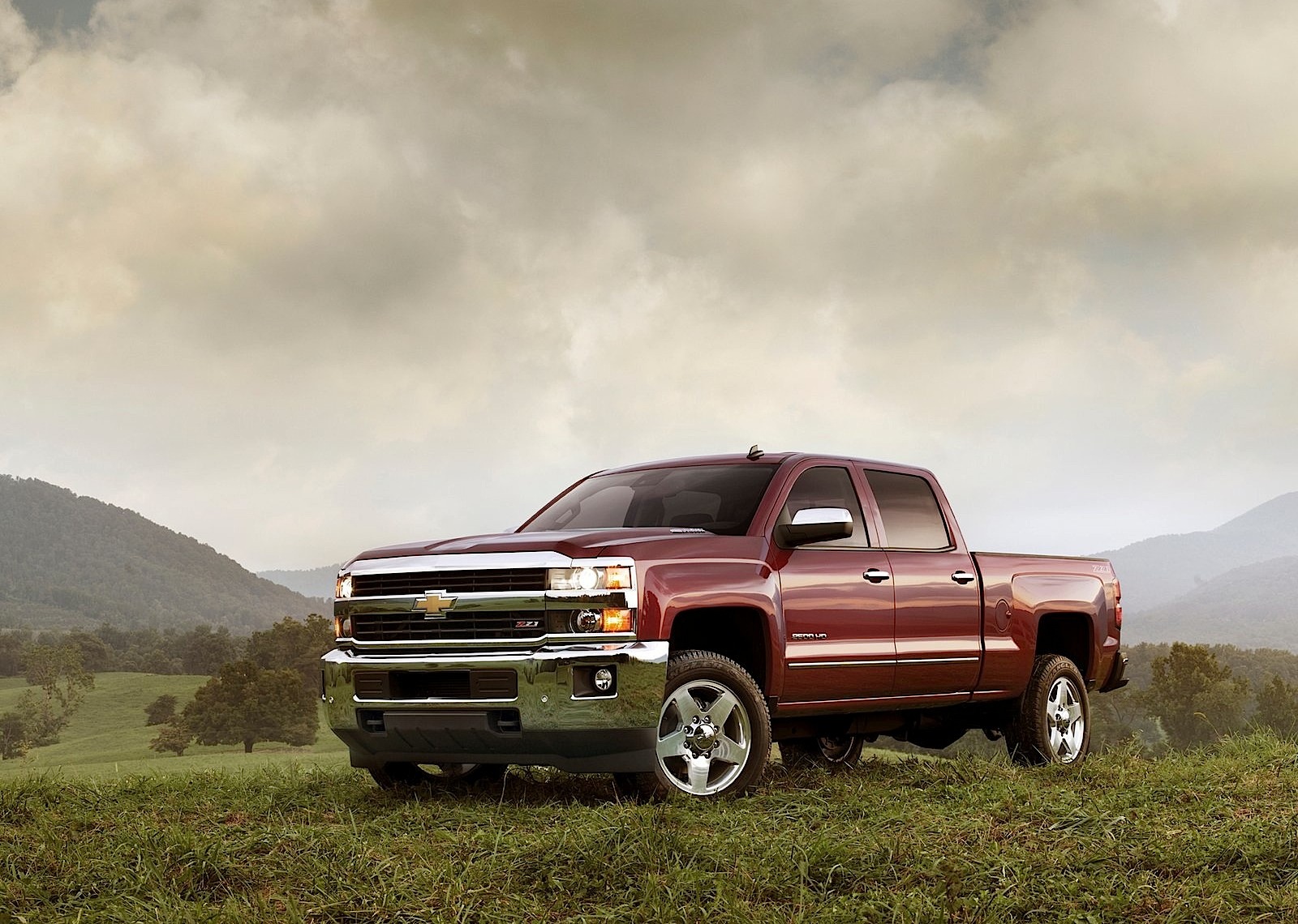 Chevrolet Silverado photo 3