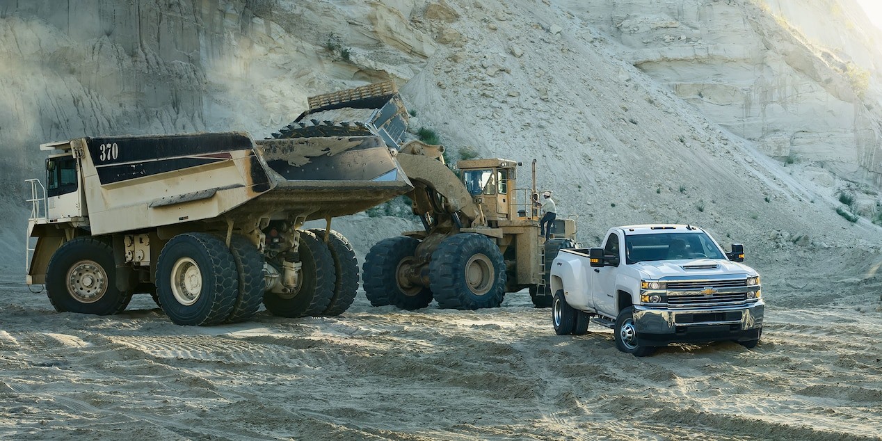 Chevrolet Silverado photo 2