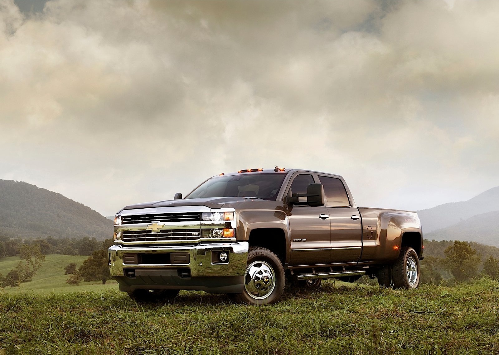 Chevrolet Silverado photo 8