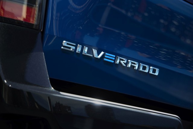 Chevrolet Silverado photo 20