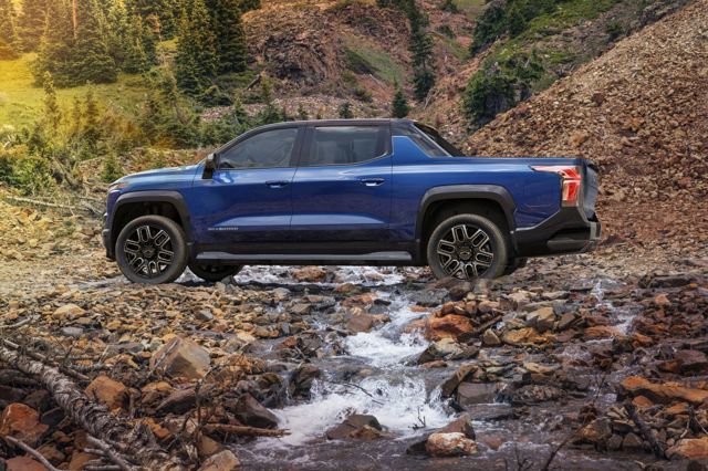 Chevrolet Silverado photo 24
