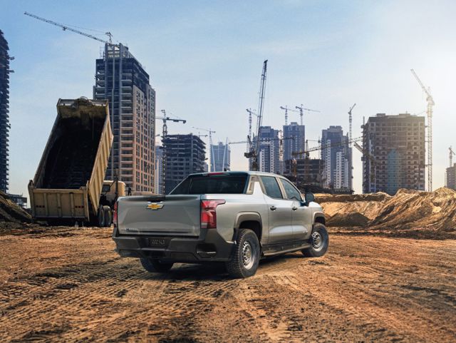 Chevrolet Silverado photo 3