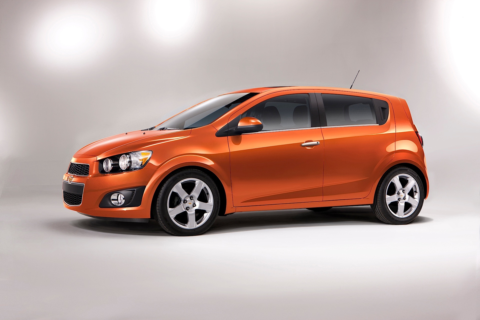 Chevrolet Sonic Hatchback photo 3
