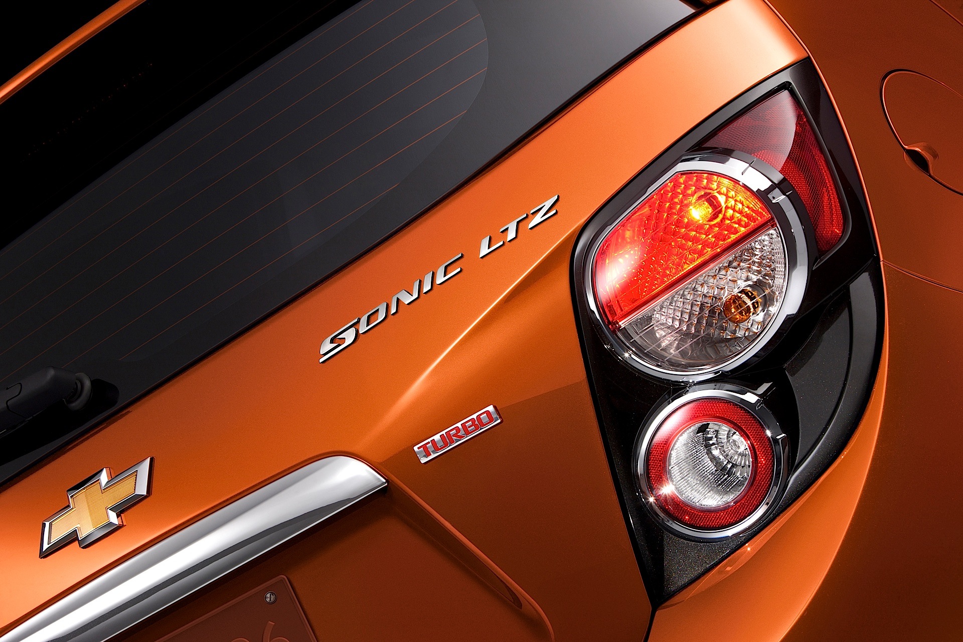 Chevrolet Sonic Hatchback photo 8