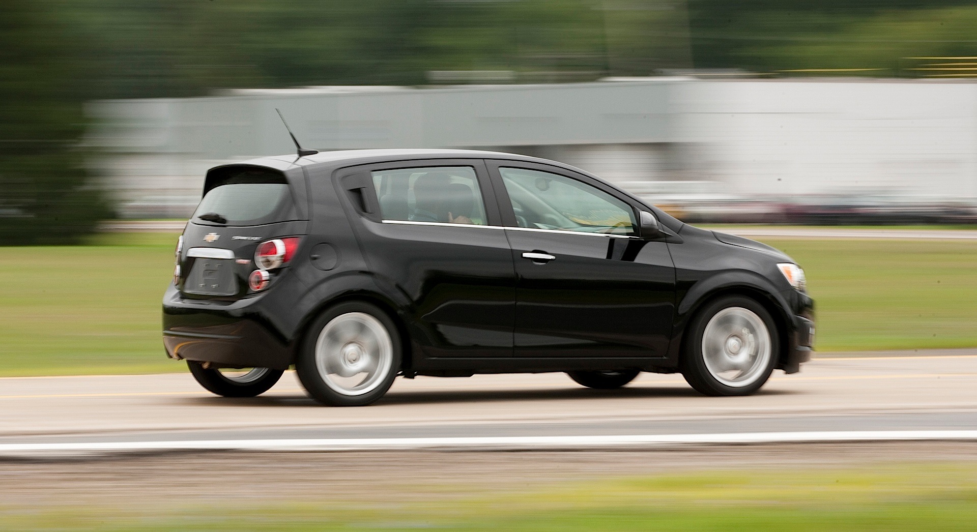Chevrolet Sonic Hatchback photo 22