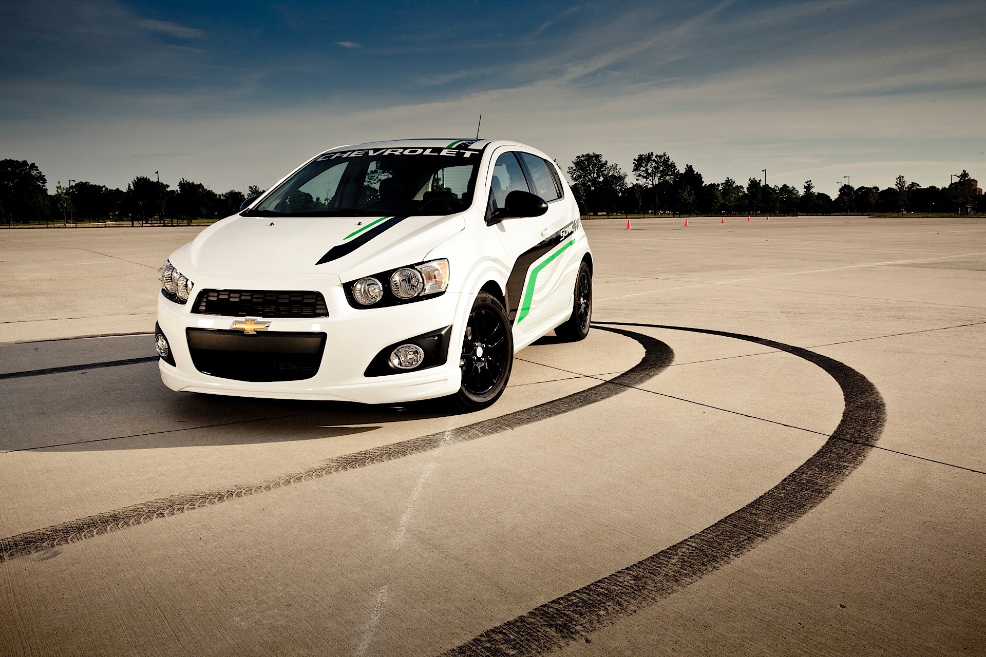 Chevrolet Sonic Hatchback photo 23
