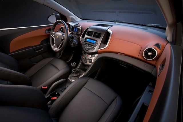 Chevrolet Sonic Hatchback photo 31