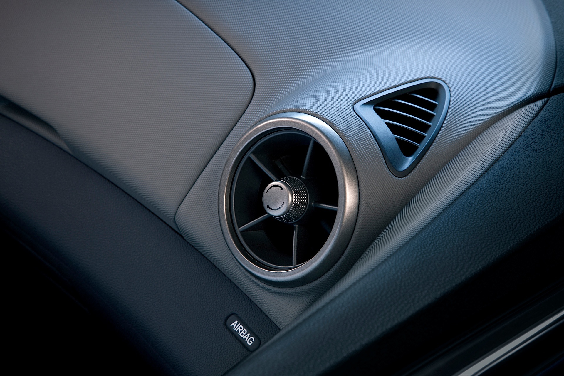 Chevrolet Sonic Hatchback photo 35